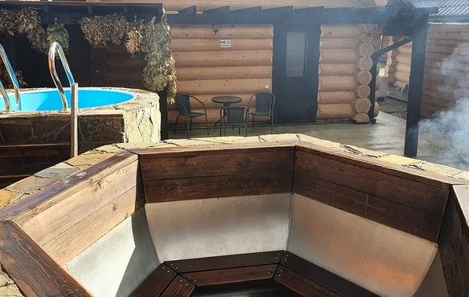 Избы по-белому с чаном на дровах